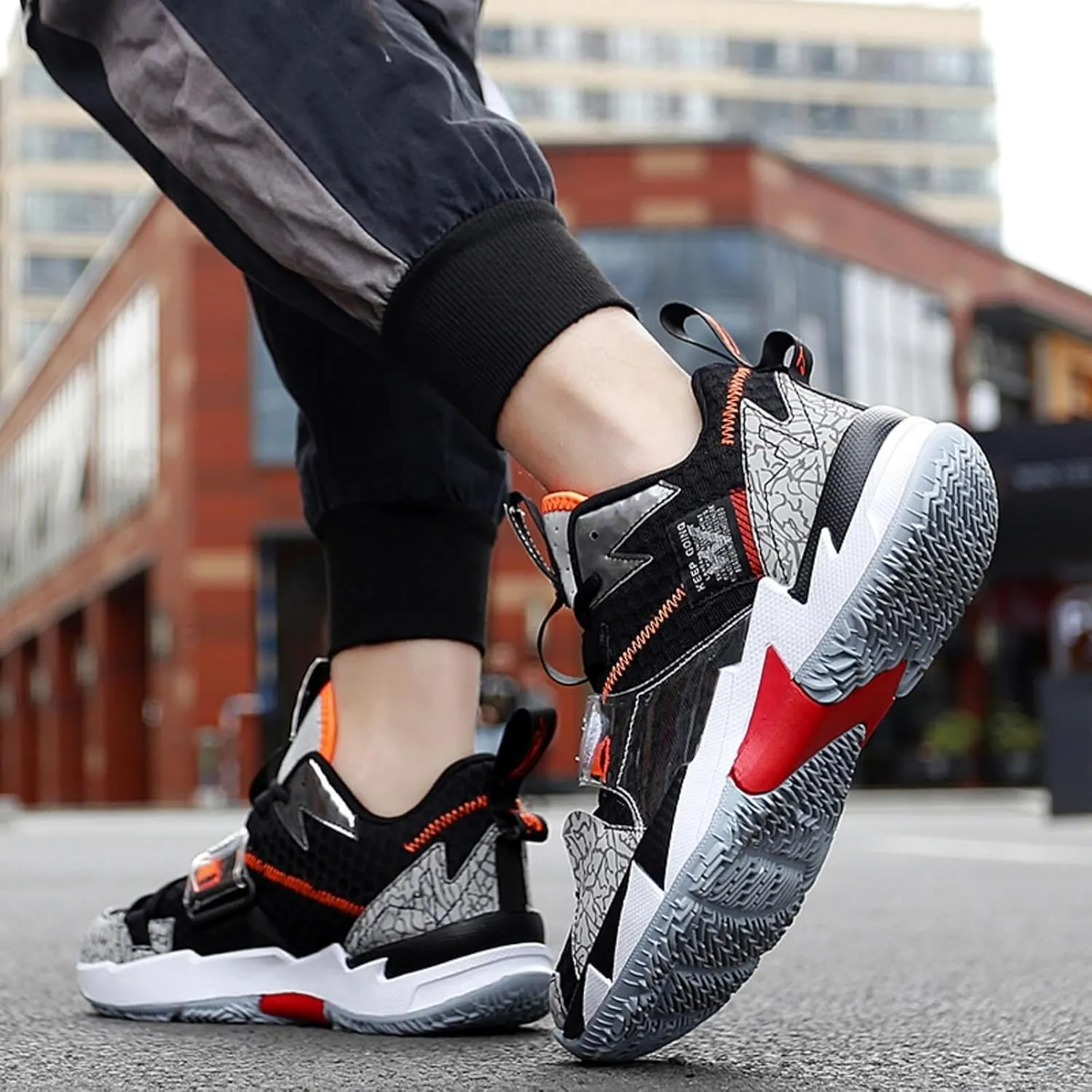 Men's Breathable Mesh Basketball Shoes Lightweight Anti Slip Sports Shoes Shock-Absorbing Running Boots