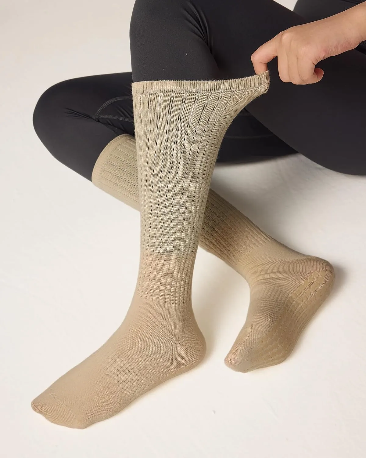 REACH STAR Grip Pilates Socks for Women, Yoga Slouch Socks with Grip for Barre Workout Hospital Long Scrunch Slipper Socks